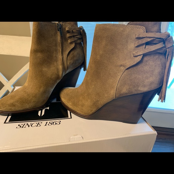 Frye size 9 1/2 cashew suede Cece Tassel booties - Picture 5 of 7